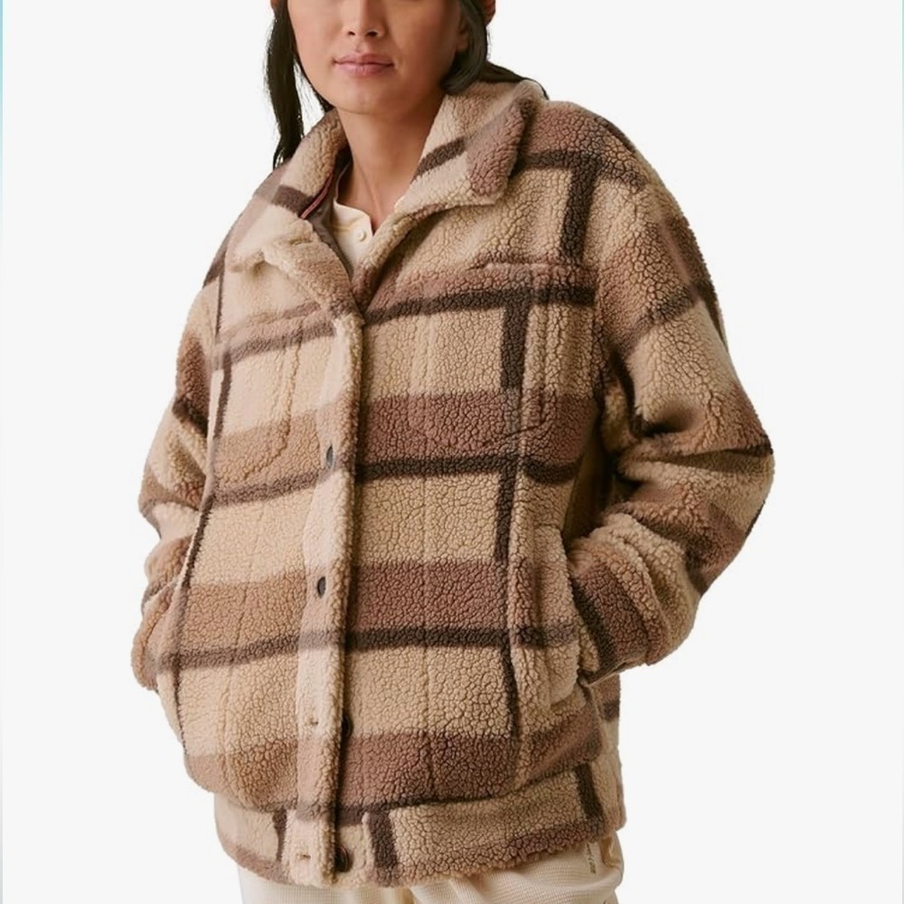 BASS OUTDOOR Women’s Sherpa Jacket with Chest Pockets & Button Closure shaket